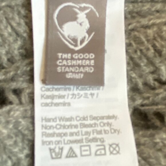 J Crew Cashmere Pointelle Sweater Vest Shell Gray Academia Preppy Quiet Luxury-M - Picture 9 of 9